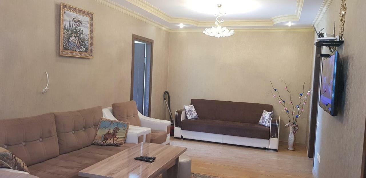 Tamar'S Apartment On Inasaridze 7A Batumi Exterior photo